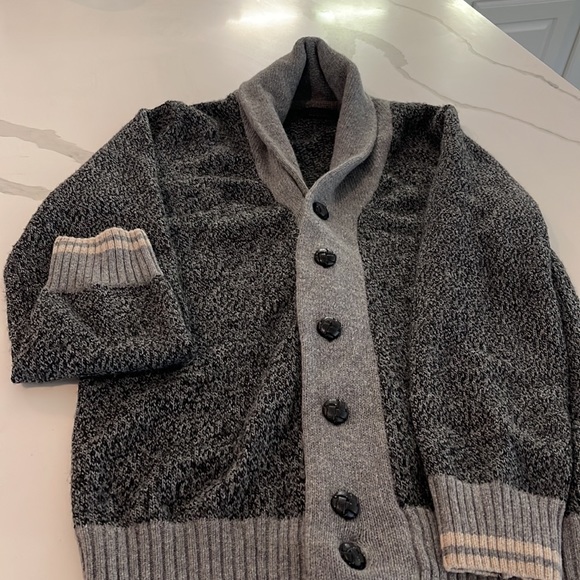 Zara men classic front open sweater very stylish, gray and black color L size. - Picture 7 of 13